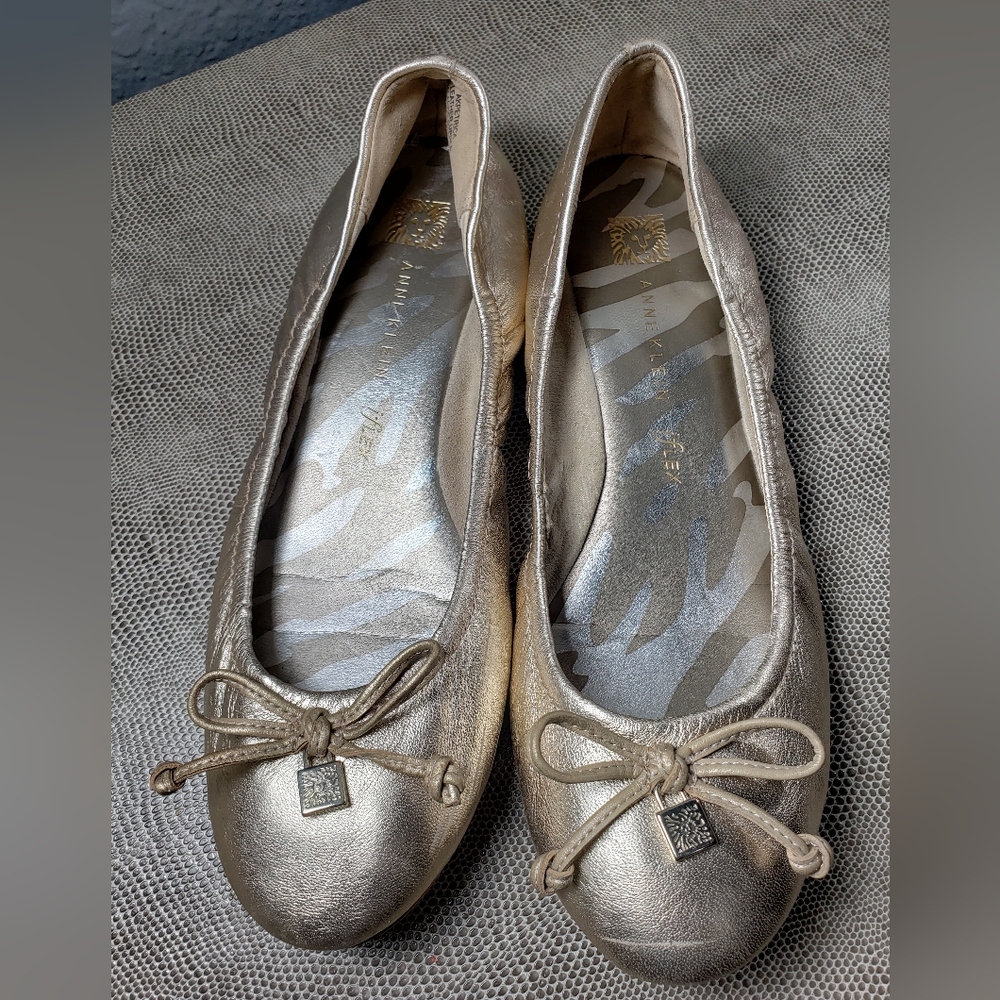 Gold leather flats size 6M Anne Klein - Picture 12 of 16